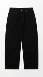Pantalon jeans large noir à taille haute pour femme présenté sur fond blanc minimaliste
