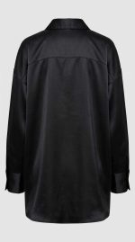 Chemise Oversize Satinée Noire à Boutons Dorés | Orkidia Fashion – Image 2
