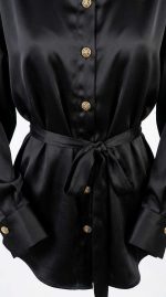 Chemise Oversize Satinée Noire à Boutons Dorés | Orkidia Fashion – Image 5