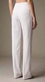 Élégance Ivoire : Pantalon Tailleur Évasé – Image 4