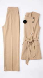 Tailleur Court Beige Alma – Élégance Intemporelle