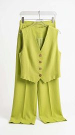 Ensemble Tailleur Gilet Vert Anis Deux Pièces – Audace Colorée et Chic Tendance