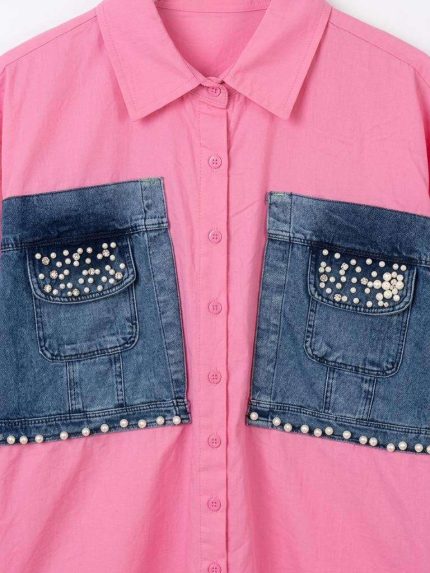 Chemise rose avec poches en jean décorées de perles blanches pour femme