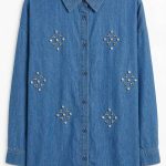 Chemise en jean bleue pour femme avec motifs géométriques en strass argentés