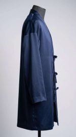 Ensemble Satiné Bleu Nuit Chic – Chemise à Nœuds et Pantalon Large – Image 3