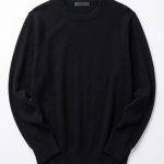 Pull à col rond en maille noire pour femme, design minimaliste et élégant