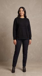 Pull en Maille Noir Minimaliste | Élégance Intemporelle – Image 4