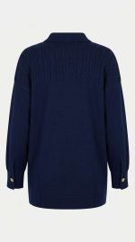 Pull-Over en Maille Bleu Marine à Boutons Dorés – Image 2