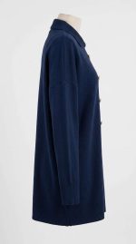 Pull-Over en Maille Bleu Marine à Boutons Dorés – Image 3