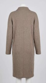 Gilet Long en Maille Côtelée Taupe – Élégance Décontractée – Image 2