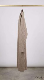Gilet Long en Maille Côtelée Taupe – Élégance Décontractée – Image 3