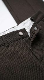 Élégance Carée : Pantalon en Laine à Carreaux Olive – Image 3