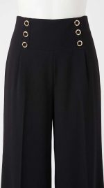 Pantalon Noir Ébène, Boutons Dorés – Image 4