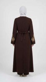 Abaya Marron Sophistiquée avec Broderies Florales - Orkidia Fashion – Image 2