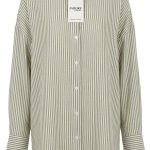 Chemise rayée en lin vert sauge avec manches longues et col classique, vue de face sur fond neutre.