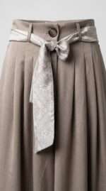 Pantalon Palazzo Beige Élégant avec Ceinture à Nouer – Image 4