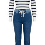 Pull Rayé Marine Élégance : Le Chic Intemporel