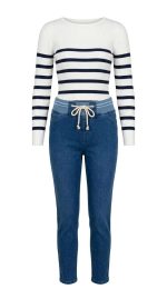 Pull Rayé Marine Élégance : Le Chic Intemporel