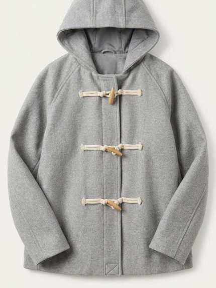 Manteau court gris en laine pour femme avec capuche et fermetures à brandebourgs par Orkidia Fashion