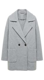 Manteau oversize gris pour femme avec double boutonnage et poches latérales, style chic et hivernal