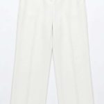 Élégance Blanche : Pantalon à Boutons Dorés