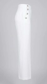 Élégance Blanche : Pantalon à Boutons Dorés – Image 3