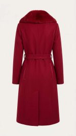 Manteau Long Rouge Bordeaux à Col en Fausse Fourrure - Élégance Orkidia – Image 2