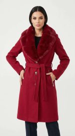 Manteau Long Rouge Bordeaux à Col en Fausse Fourrure - Élégance Orkidia – Image 5