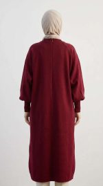 Élégance Borgogne : La Robe aux Manches Bouffantes – Image 2