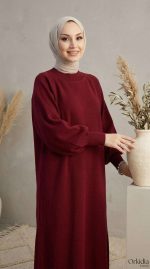 Élégance Borgogne : La Robe aux Manches Bouffantes – Image 4