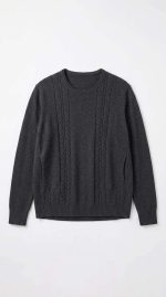 Pull en maille grise avec motif torsadé pour femme, présenté sur fond blanc.