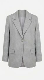 Blazer gris chiné pour femme à rayures verticales et coupe cintrée sur fond blanc