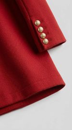 Rouge Passion : Manteau d'Officier Moderne – Image 5