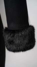 Manteau Long Noir Élégant avec Col et Poignets en Fausse Fourrure – Image 6
