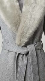 Manteau Long Gris en Laine avec Col et Poignets en Fourrure – Image 5