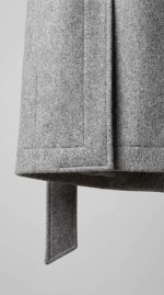 Manteau Long Gris en Laine avec Col et Poignets en Fourrure – Image 6