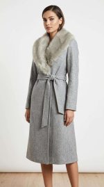 Manteau Long Gris en Laine avec Col et Poignets en Fourrure – Image 7