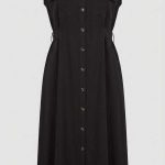 Robe Noire Boutonnée Élégance