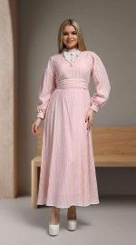 Élégance Rosée : La Robe d'un Rêve – Image 4