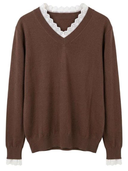 Pull en maille marron avec détails en dentelle au col et poignets, style élégant et décontracté