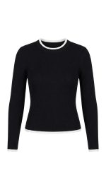 Pull cintré noir à manches longues avec détails contrastés blancs au col et aux poignets