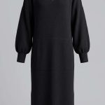 Élégance Noire : Robe Col Montant Zippée