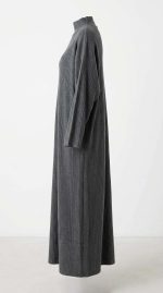 Élégance Dévoilée : Robe Molletonnée Épaules Dénudées – Image 3