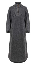 Élégance Décontractée : Robe Jean Noire Texturée