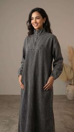 Élégance Décontractée : Robe Jean Noire Texturée – Image 4