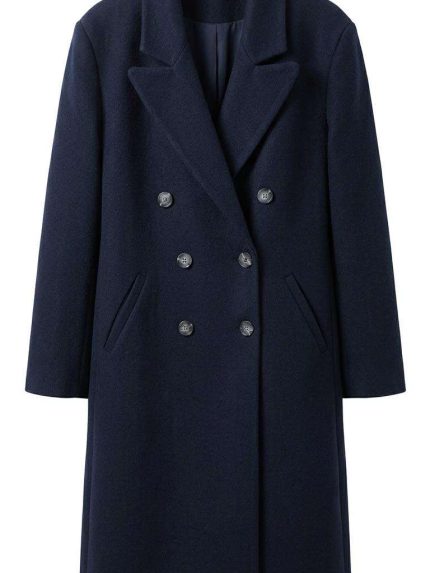 Manteau long croisé bleu marine pour femme avec boutons contrastés, style classique et élégant chez Orkidia Fashion.