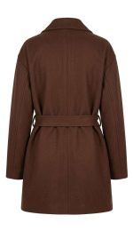 Manteau court en laine marron chocolat avec ceinture pour femme, vue arrière.