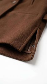 Manteau Court en Laine Chocolat - Élégance Contemporaine – Image 3
