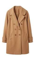 Manteau court camel pour femme à double boutonnage avec col large, présenté sur fond blanc.