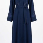 Abaya Florale Nuit Étoilée - Élégance Bleue Brodée